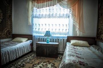 Фото номера Двухместный номер с 2 отдельными кроватями и общей ванной комнатой Гостевой дом Guesthouse Kishimzhan г. Talas 12